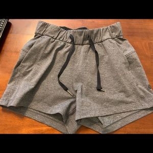 Lululemon on the fly short 2.5”